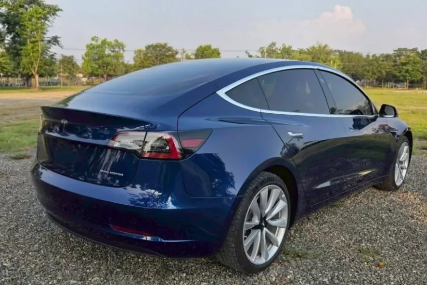 Tesla Model 3 Long Range 照片 1