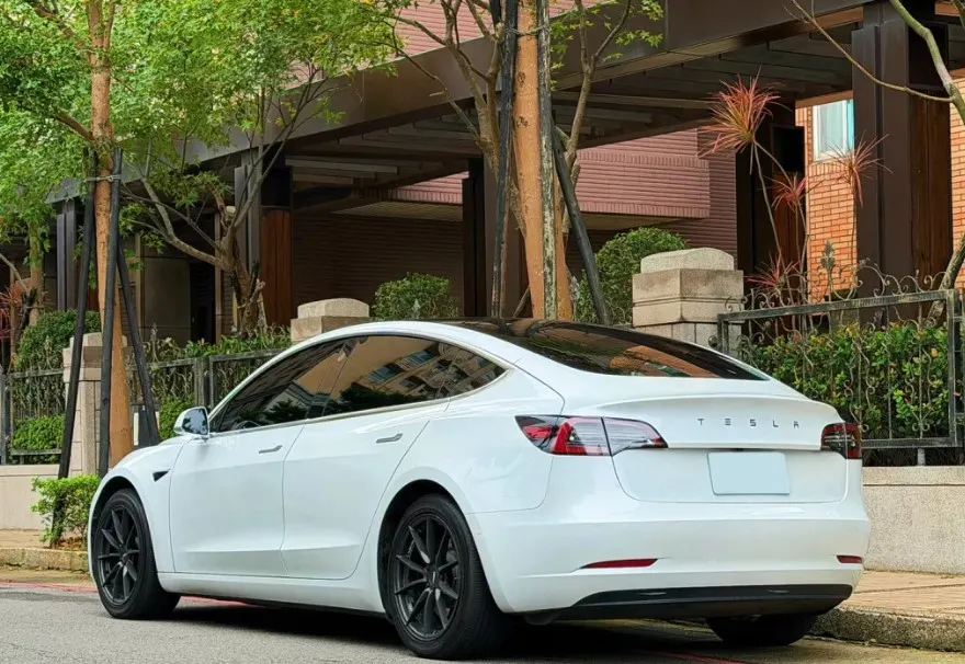 Tesla Model 3 Long Range 照片 1