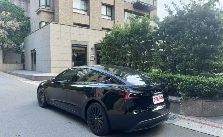 Tesla Model 3 AWD Long Range 照片 1