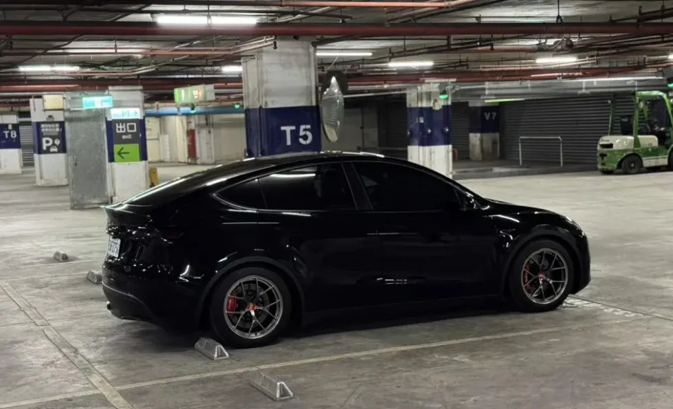 Tesla Model Y Long Range 照片 1