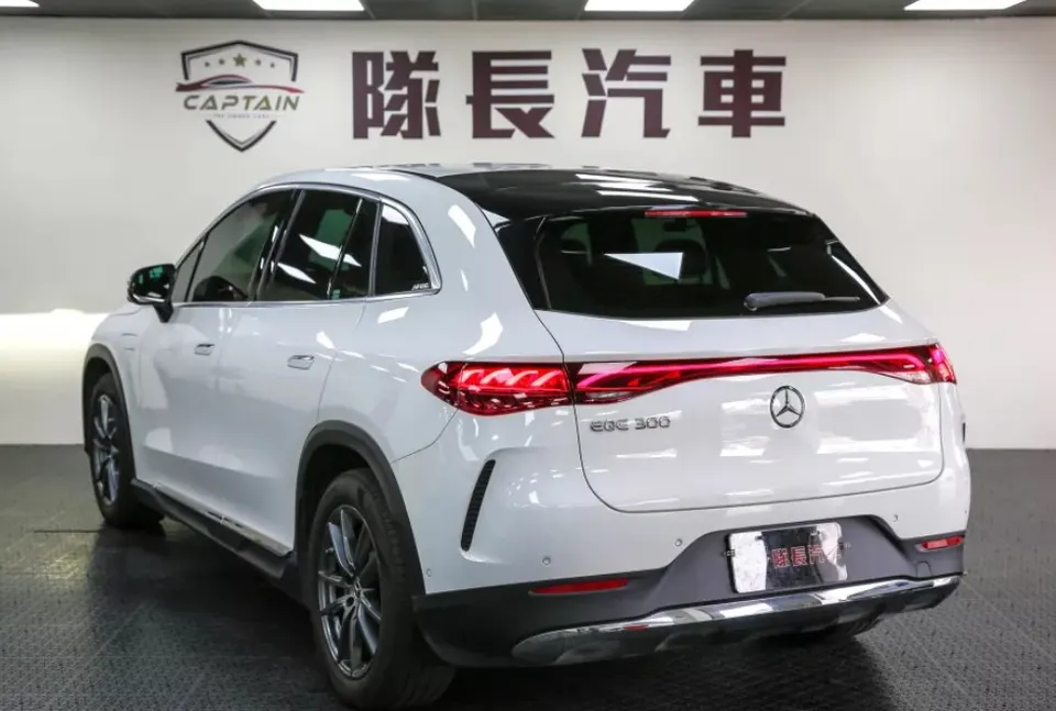M-Benz EQE 300