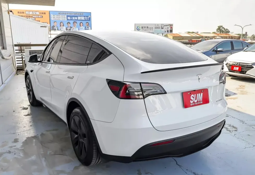 Tesla Model Y Long Range 照片 1