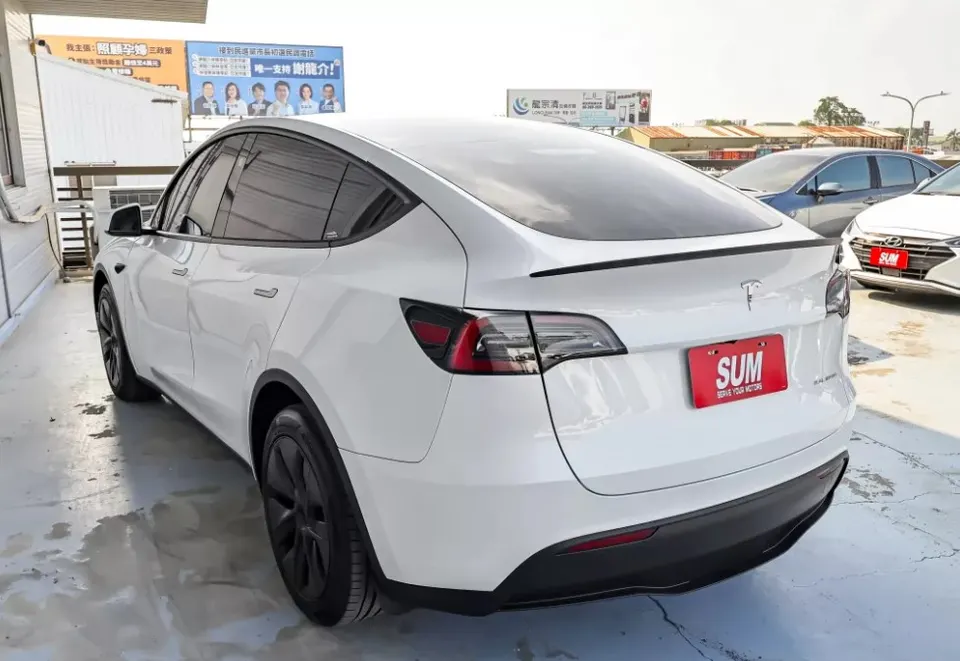 Tesla Model Y Long Range