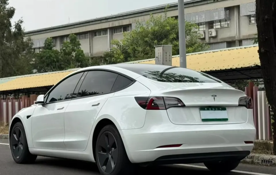 Tesla Model 3 Standard Range Plus