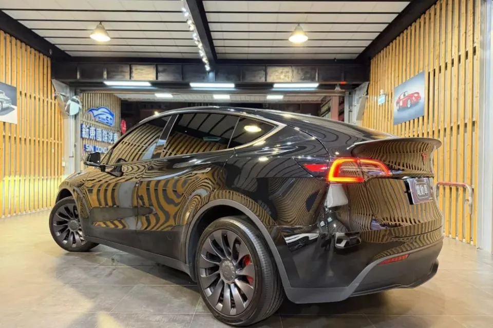 Tesla Model Y Long Range
