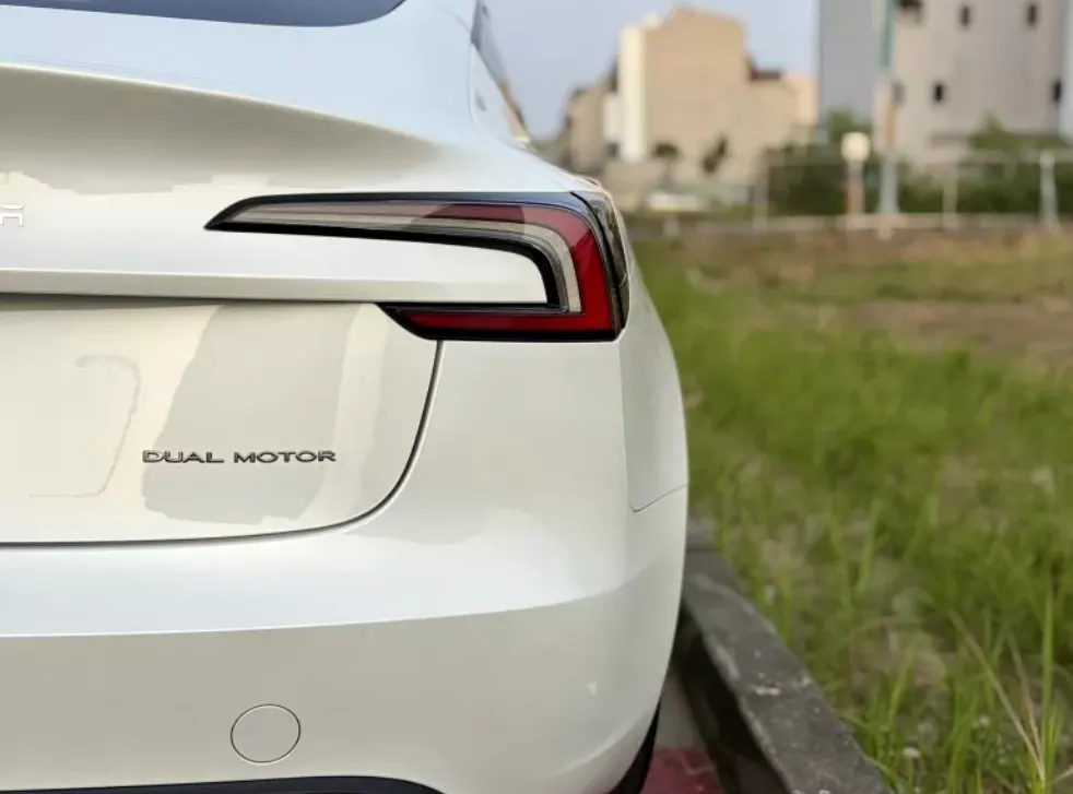 Tesla Model 3 Long Range 照片 1