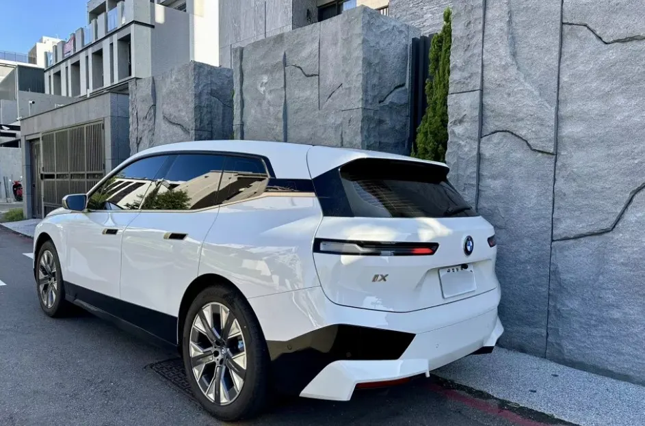 BMW iX xDrive40旗艦版 照片 1