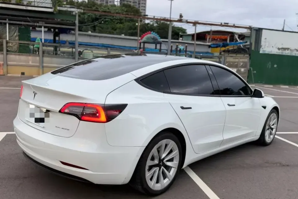 Tesla Model 3 Long Range