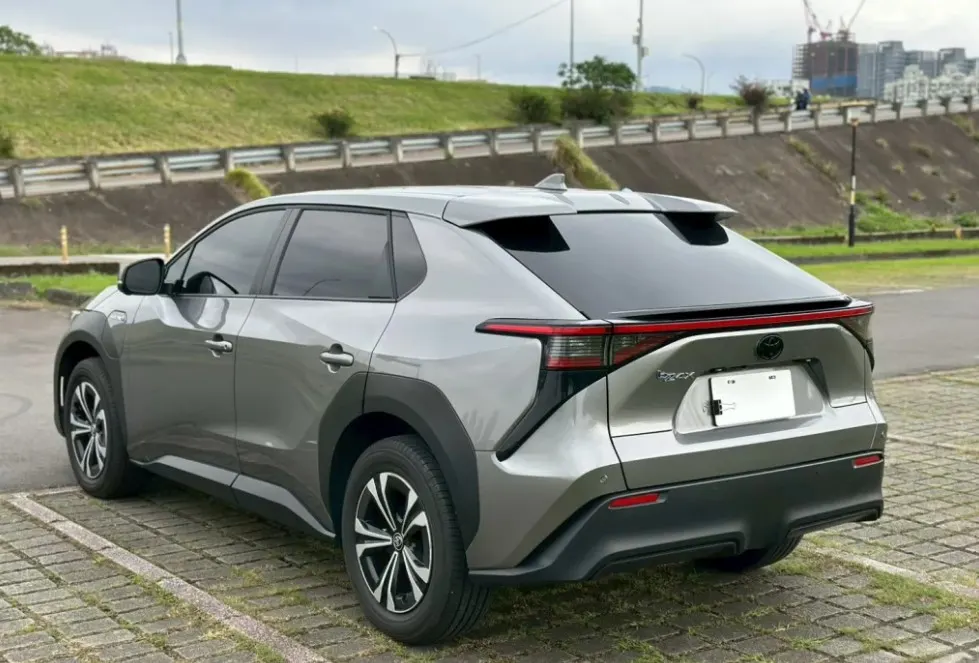 Toyota bZ4X 照片 1