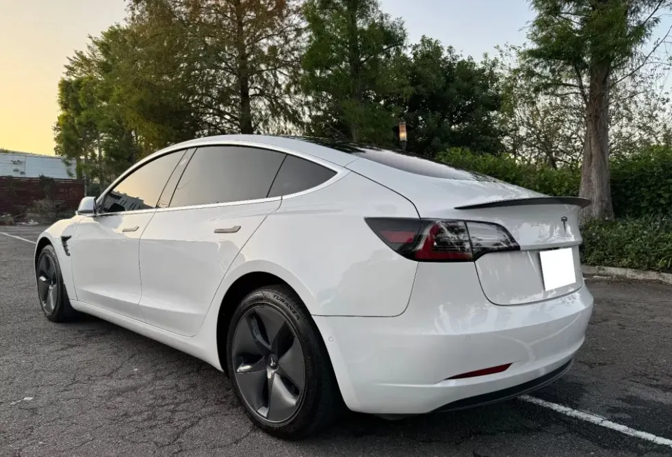 Tesla Model 3 Long Range 照片 1