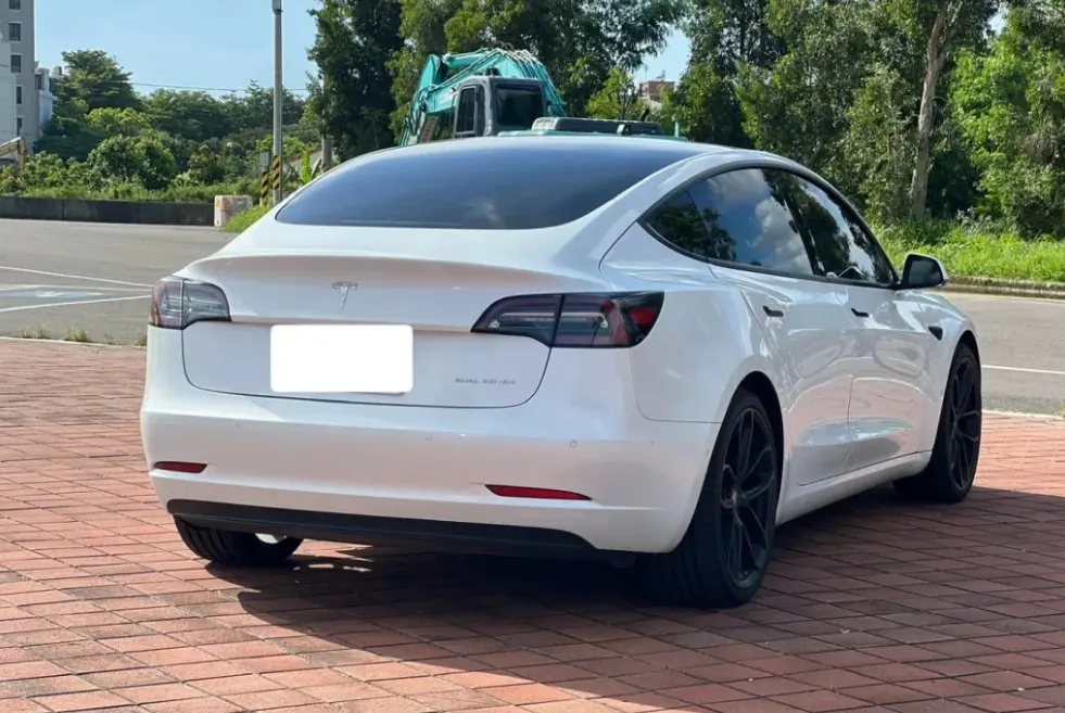 Tesla Model 3 Long Range 照片 1