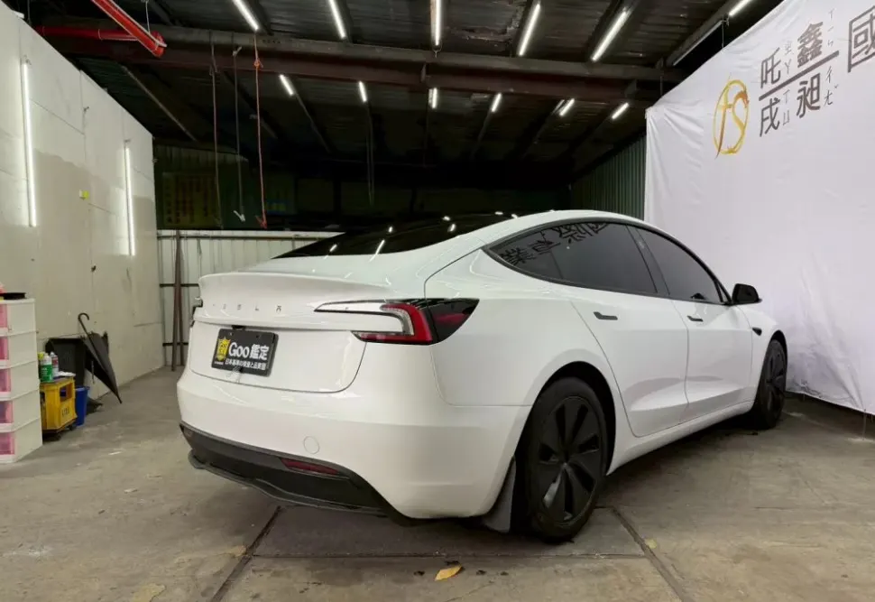 Tesla Model 3 Standard Range Plus 照片 1