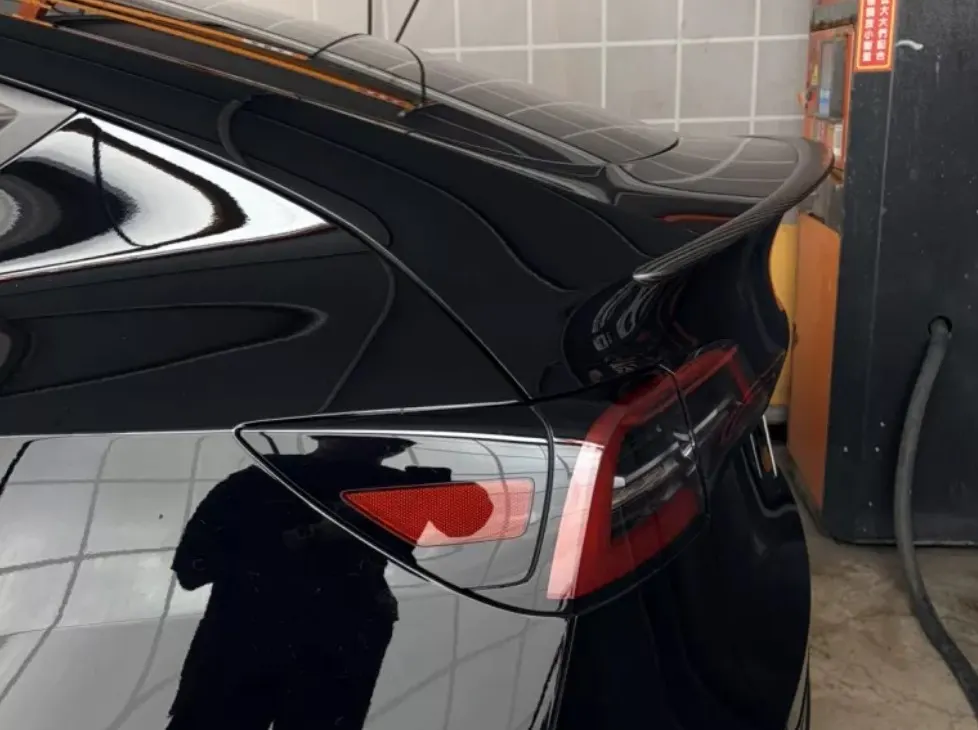 Tesla Model Y Long Range 照片 1