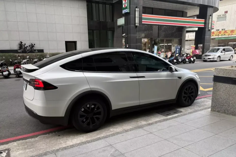 Tesla Model X Long Range