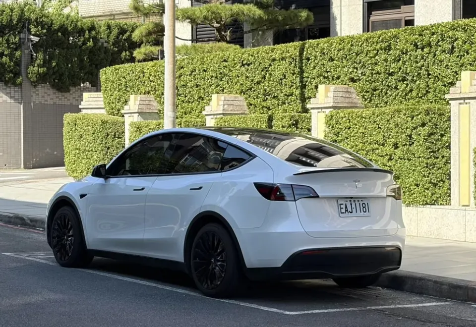 Tesla Model Y RWD