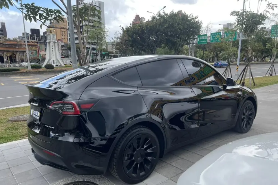 Tesla Model Y Long Range