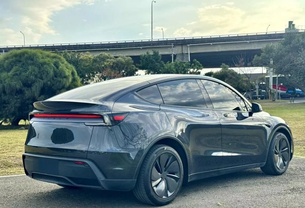 Tesla Model Y RWD 照片 1