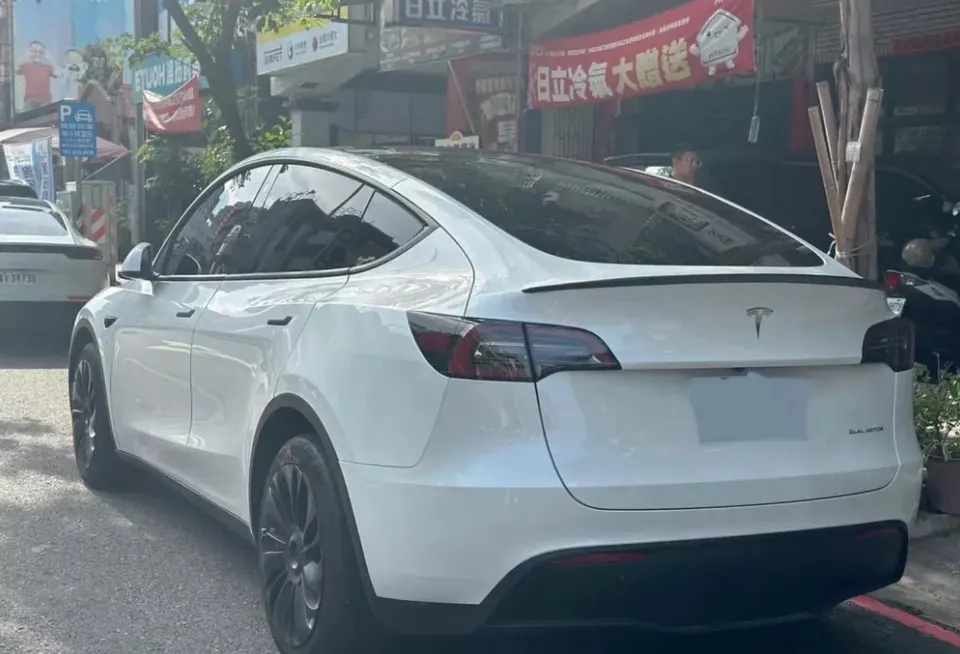 Tesla Model Y Long Range