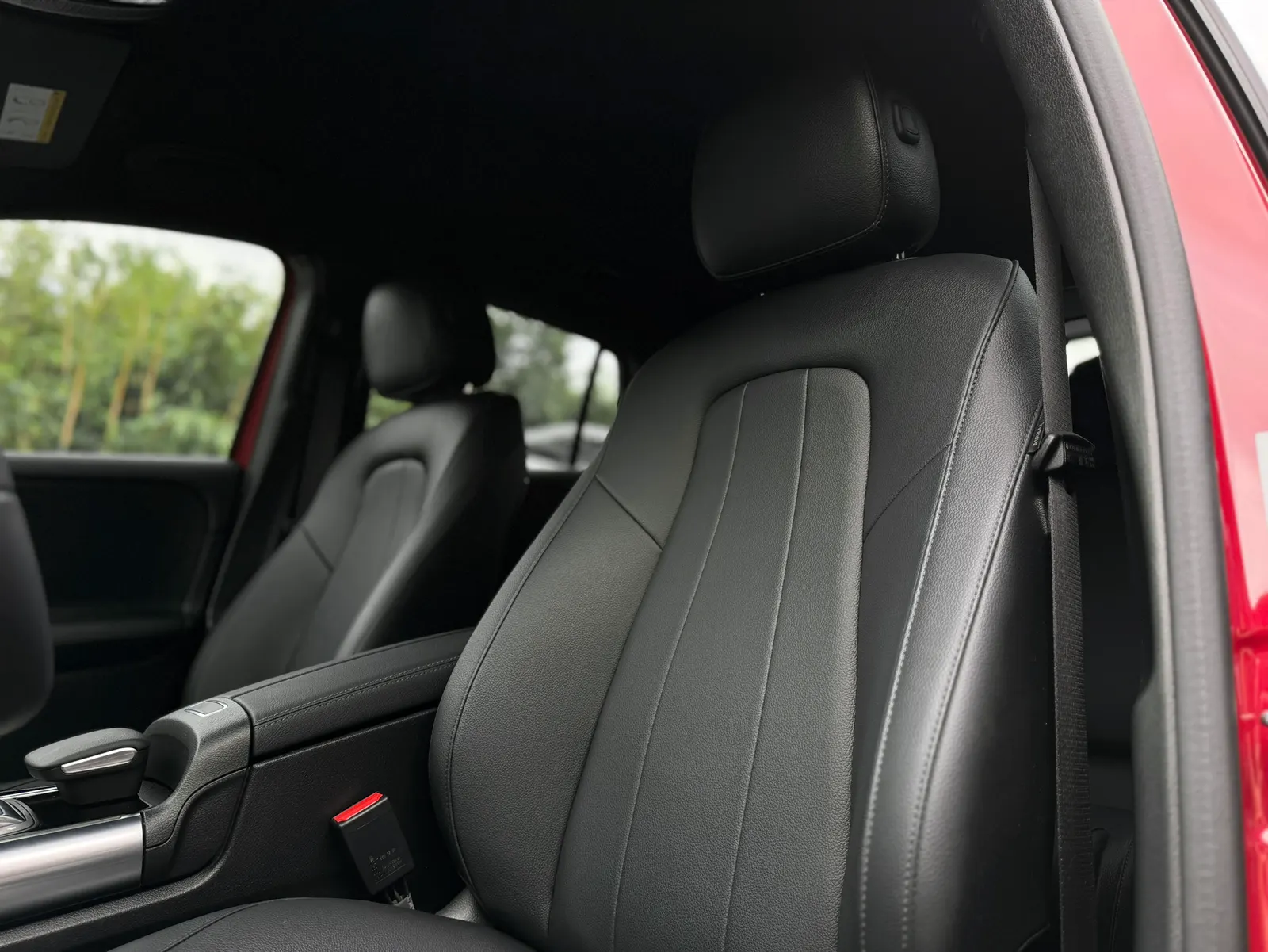 M-Benz EQA250 照片 1