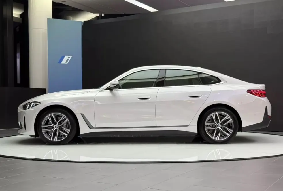 BMW i4 eDrive 40 照片 1
