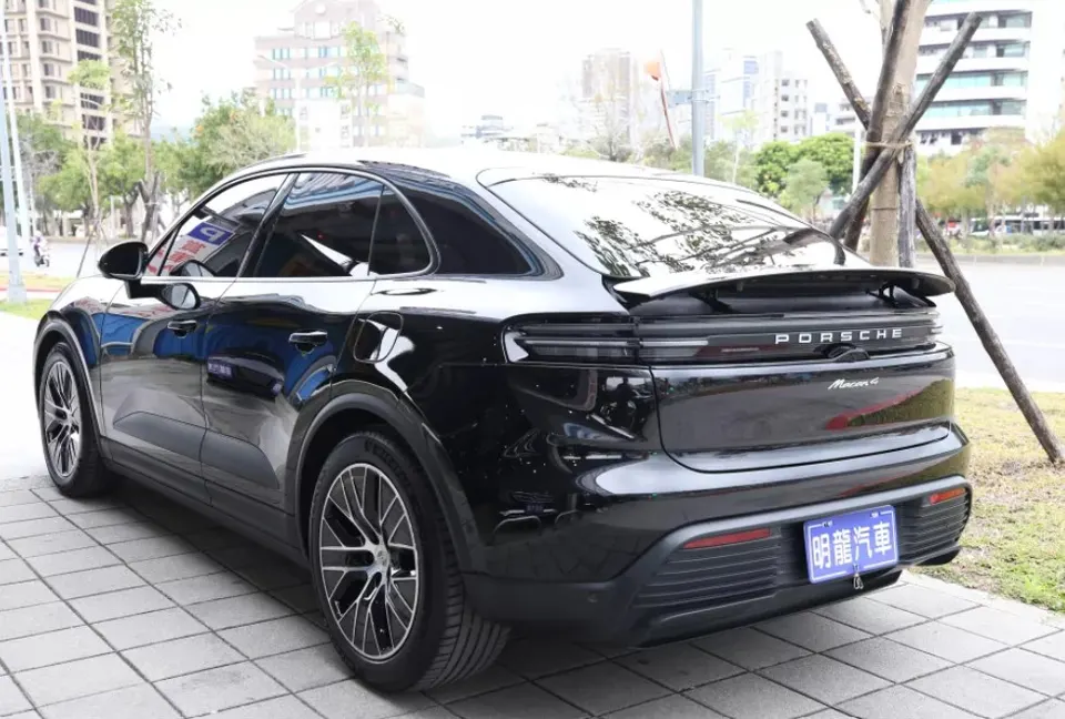Porsche Macan 4 Electric 4