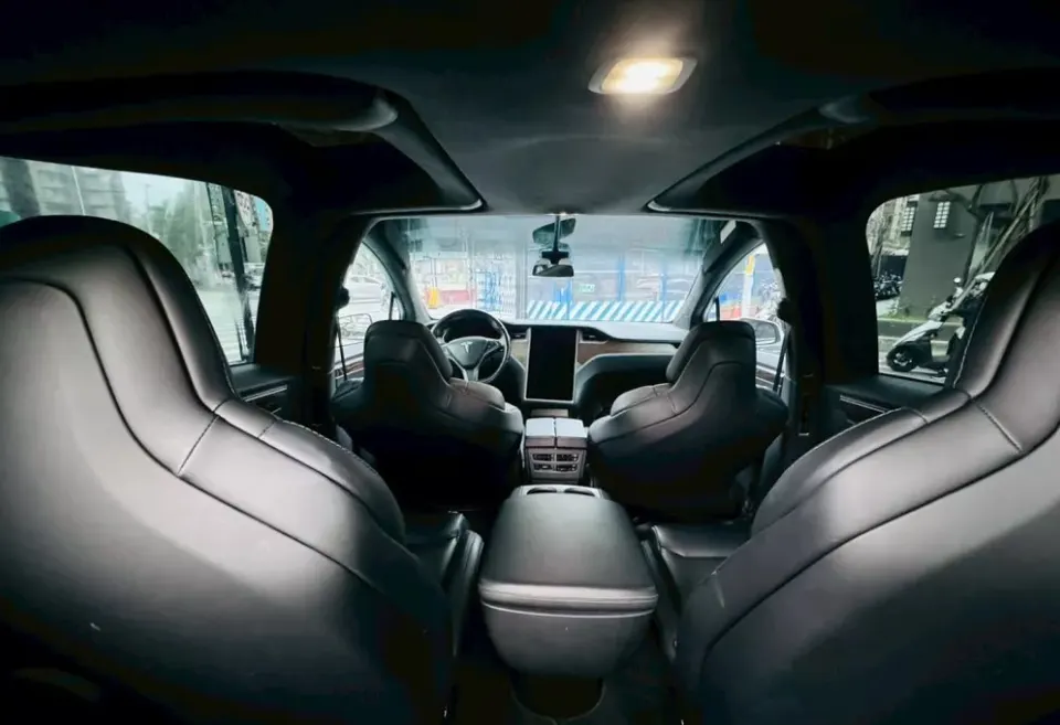 Tesla Model X 75D