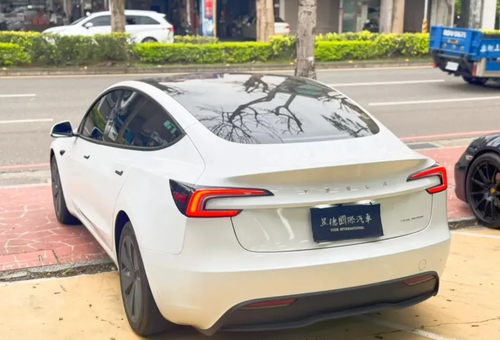 Tesla Model 3 Long Range 照片 1