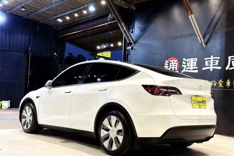 Tesla Model Y Long Range 照片 1