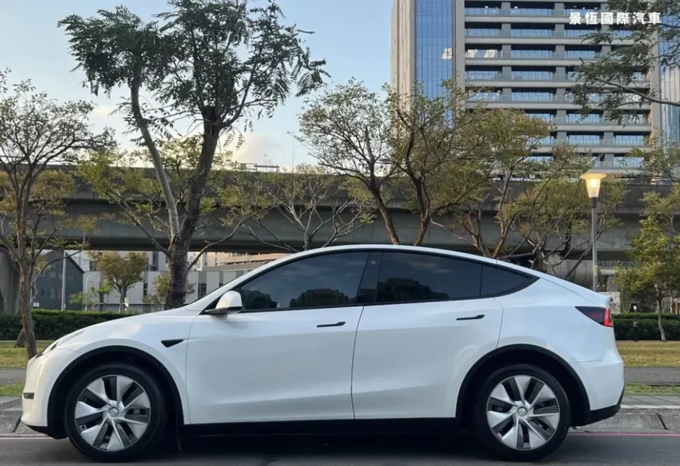 Tesla Model Y Long Range