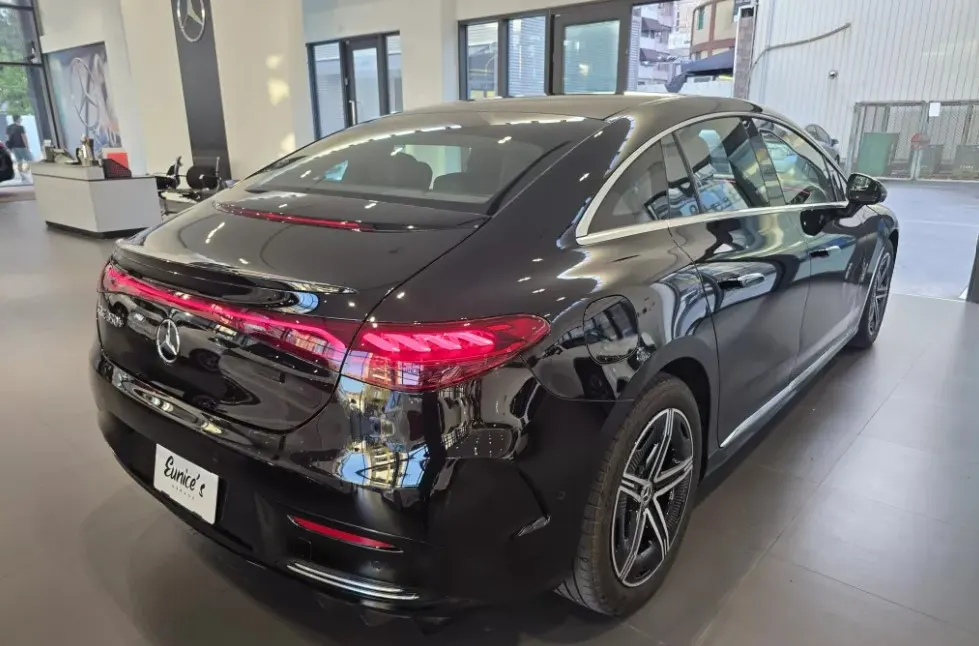 M-Benz EQE 350+ 照片 1