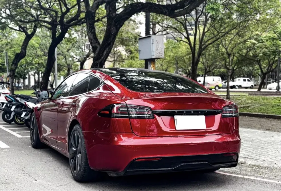 Tesla Model S Long Range 照片 1
