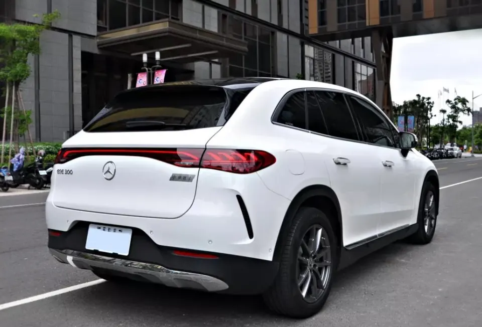 M-Benz EQE 300