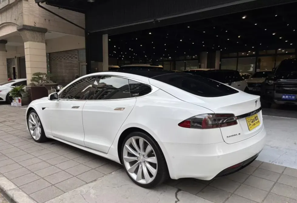 Tesla Model S 75D 照片 1