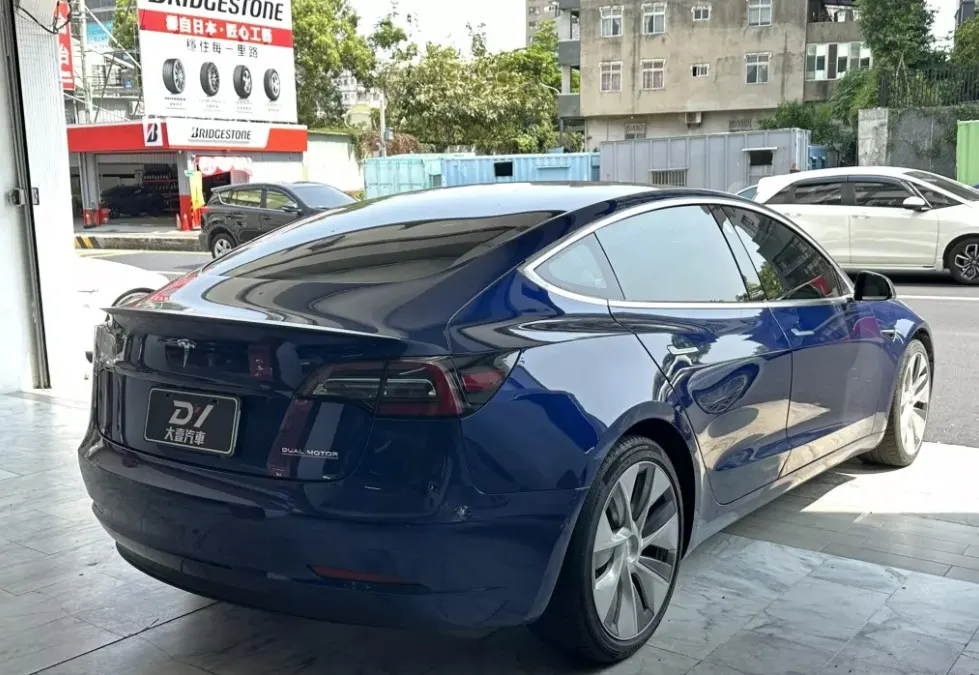 Tesla Model 3 Performance 照片 1