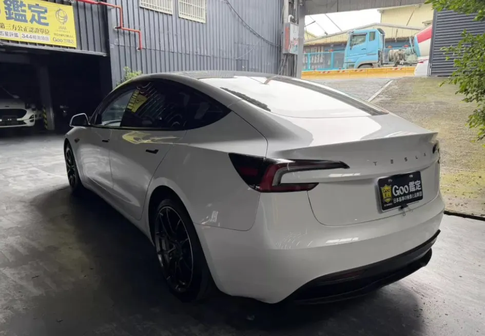 Tesla Model 3 Standard Range Plus 照片 1