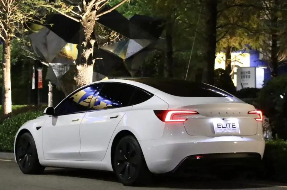 Tesla Model 3 RWD 照片 1