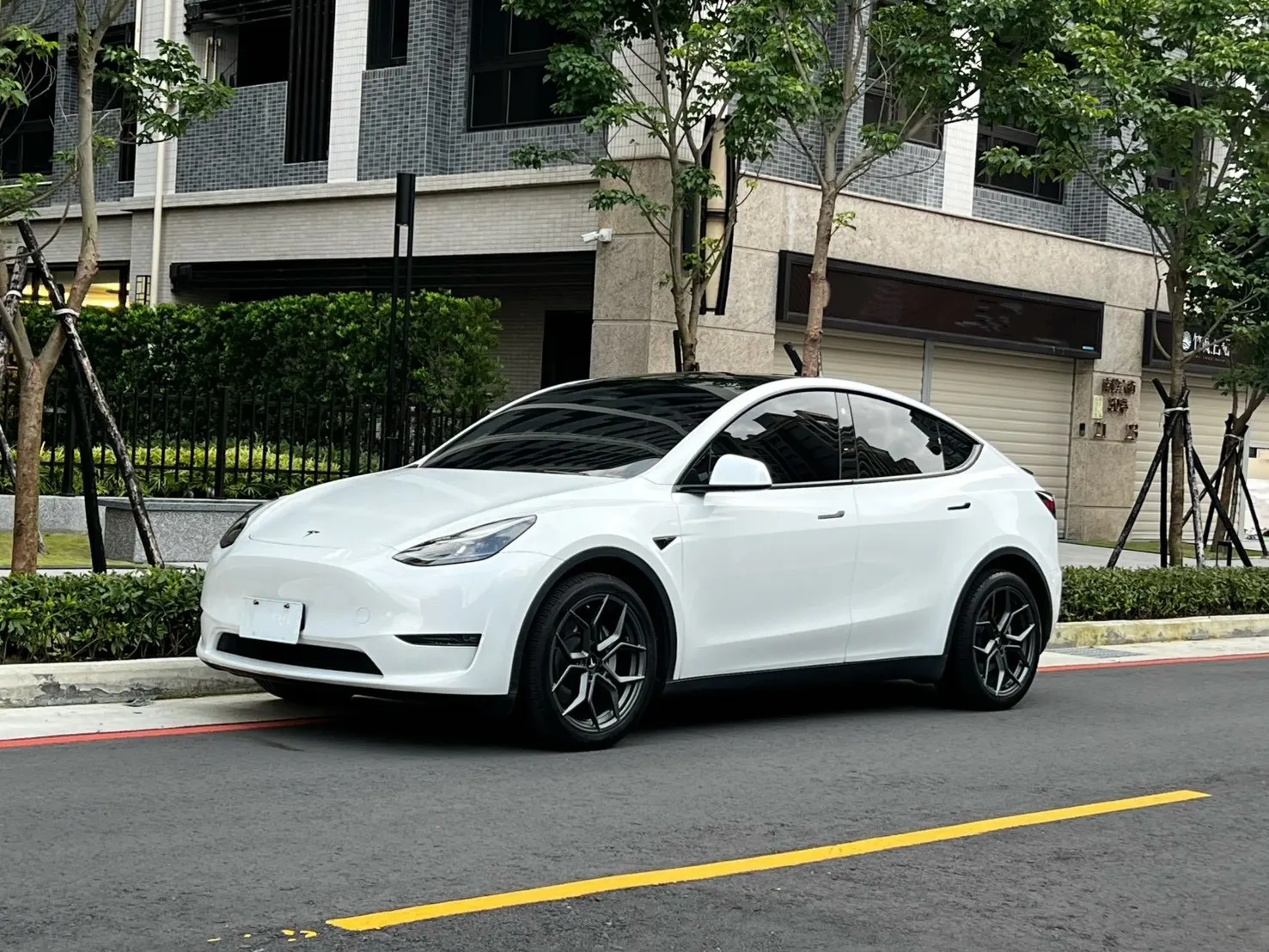 Tesla Model Y LR 照片 1