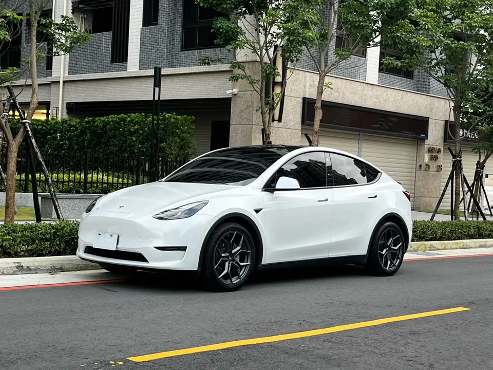 Tesla Model Y LR