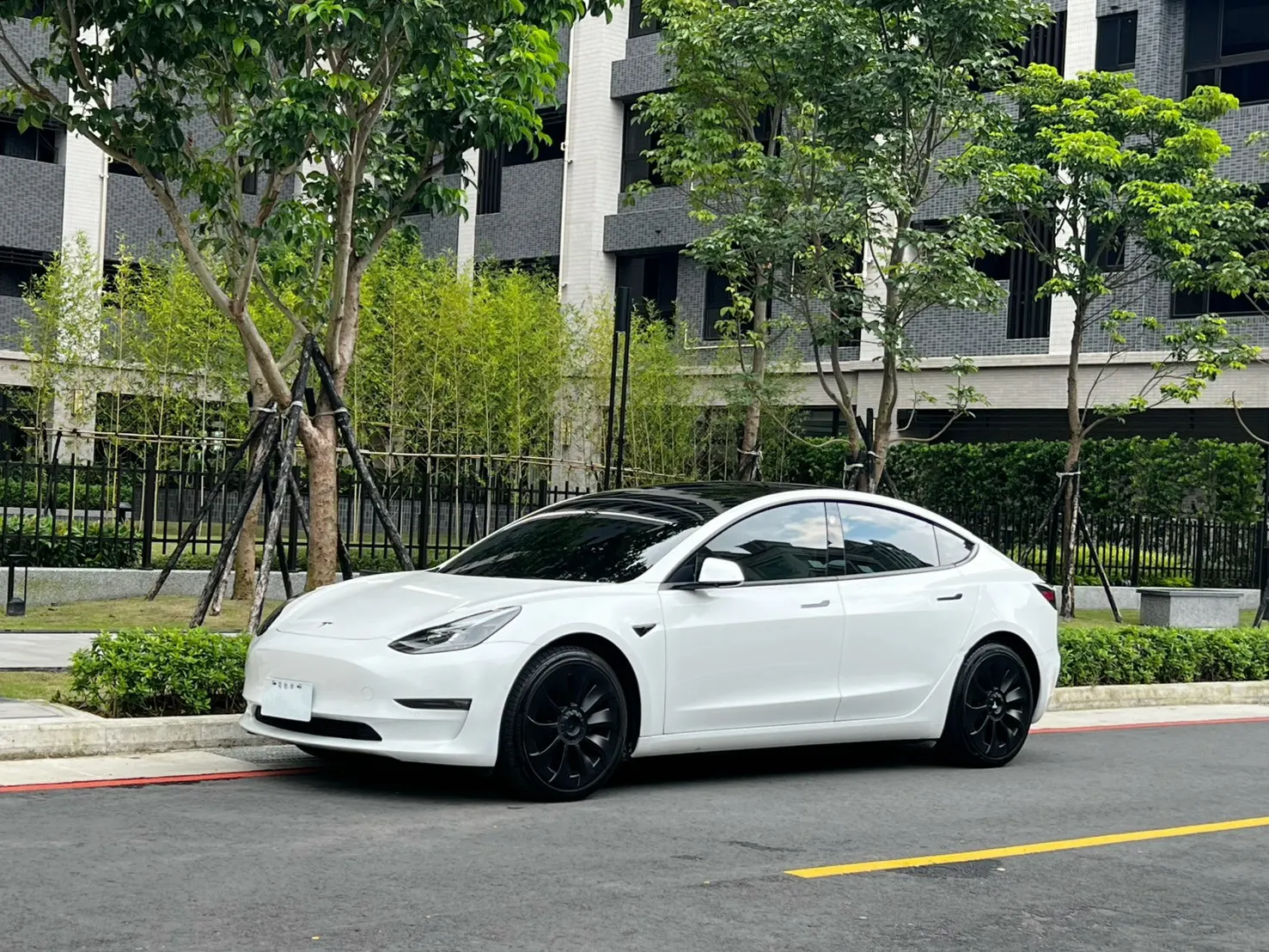 2022 Model 3 LR FSD 白內裝 原鈑件 照片 1