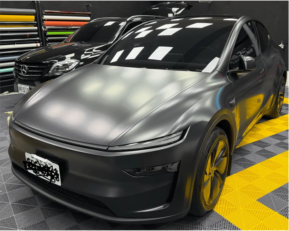 Tesla 煥新Y RWD 2025, 夜幕灰，貼消光膜