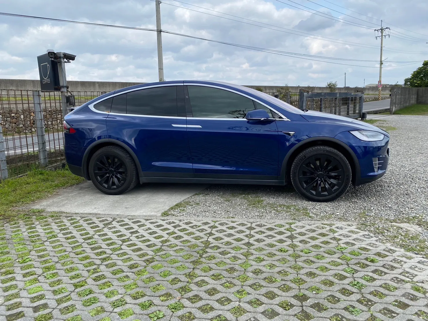Tesla Model X LR 照片 1