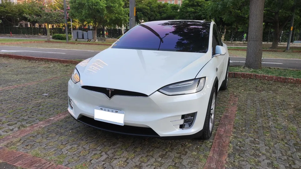 Tesla Model X 75D