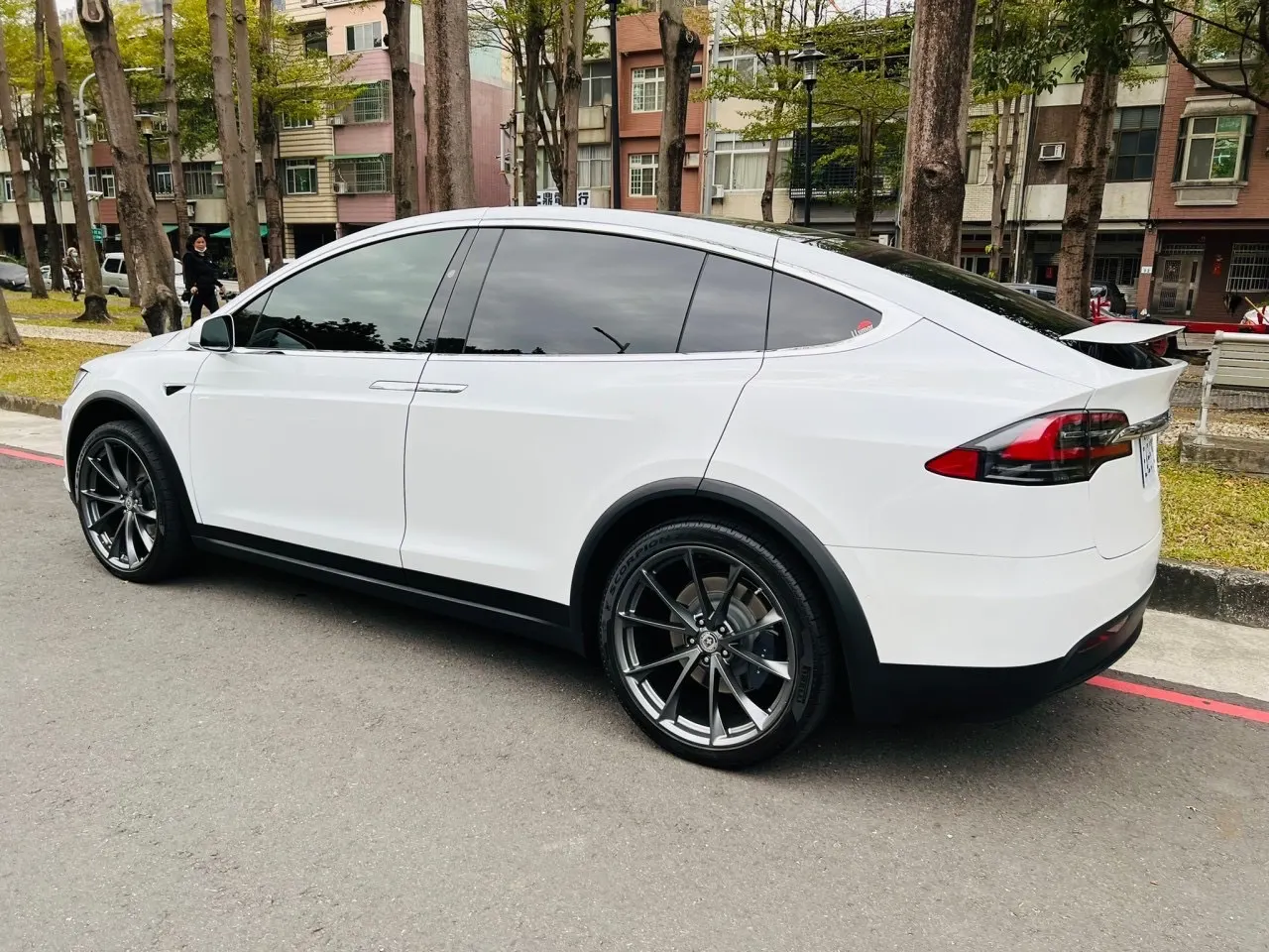 Tesla Model X LR 照片 1