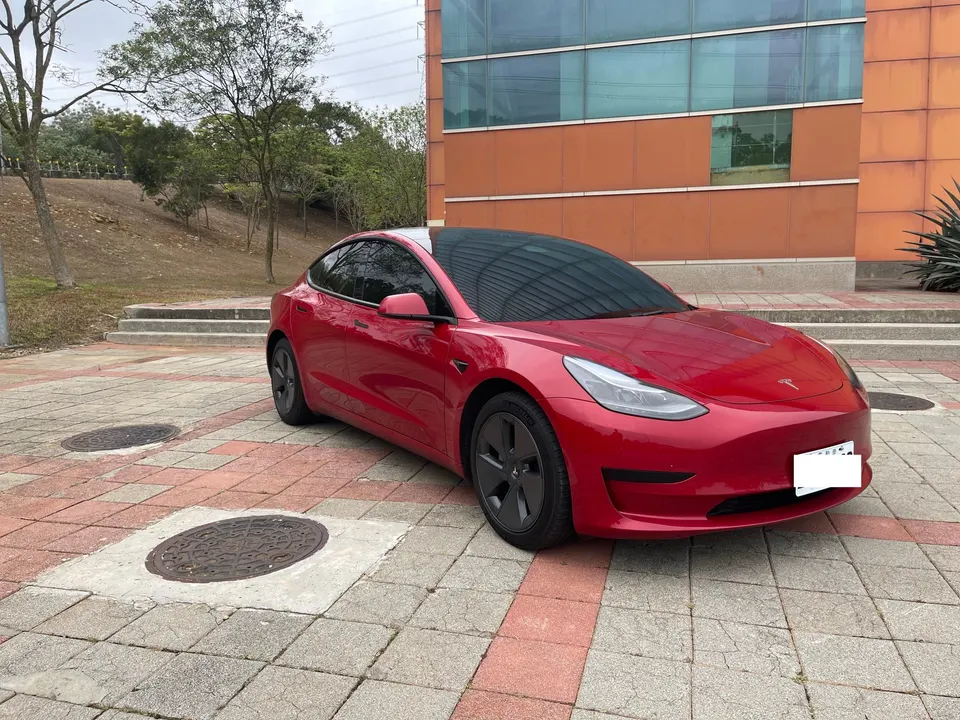 Tesla Model 3 LFP