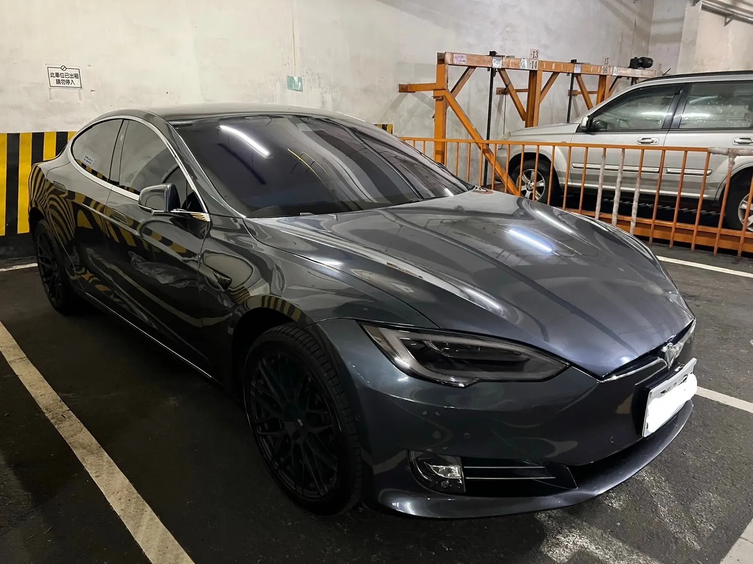Tesla Model S 100D 照片 1