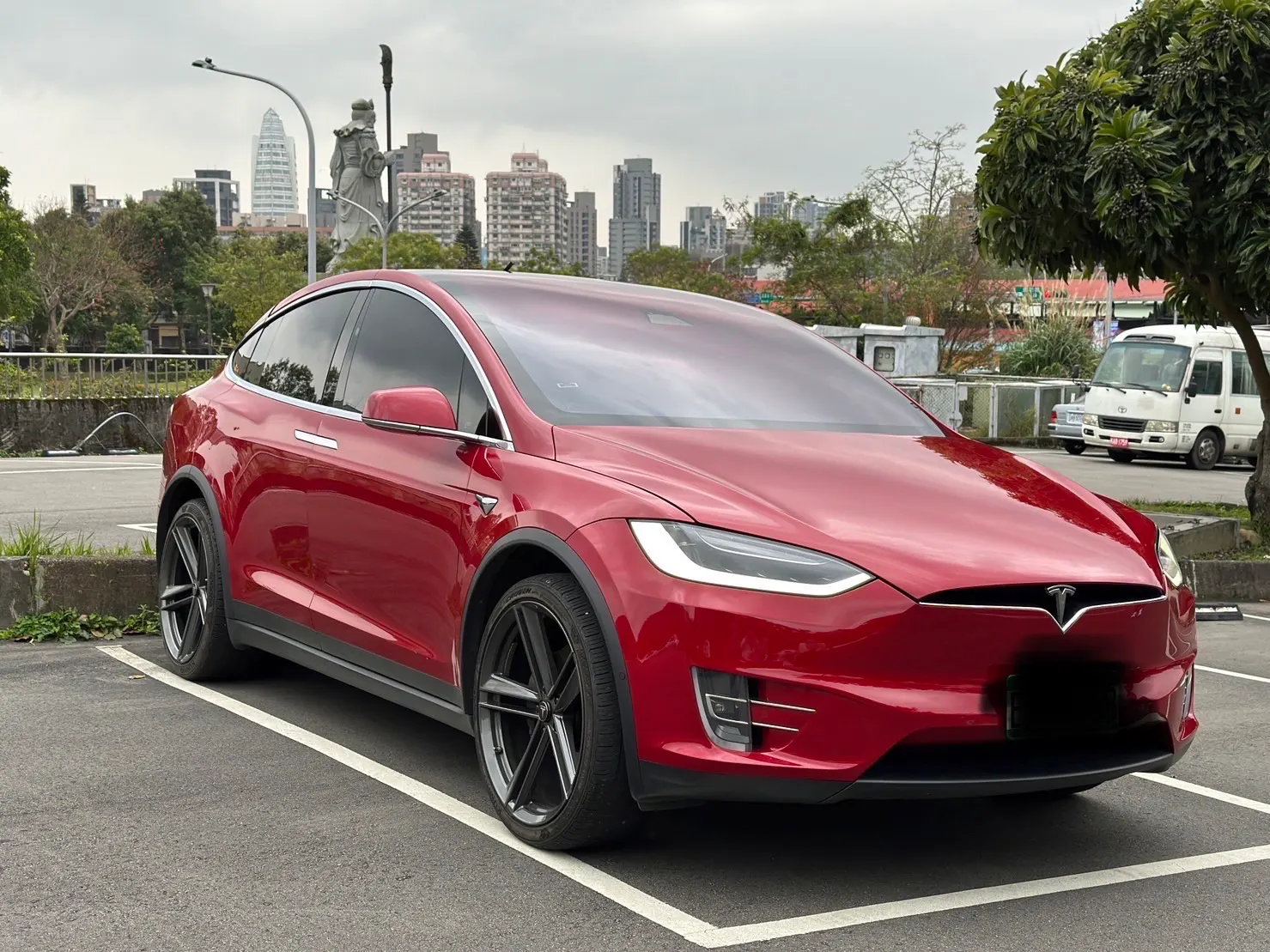 Tesla Model X 75D 照片 1