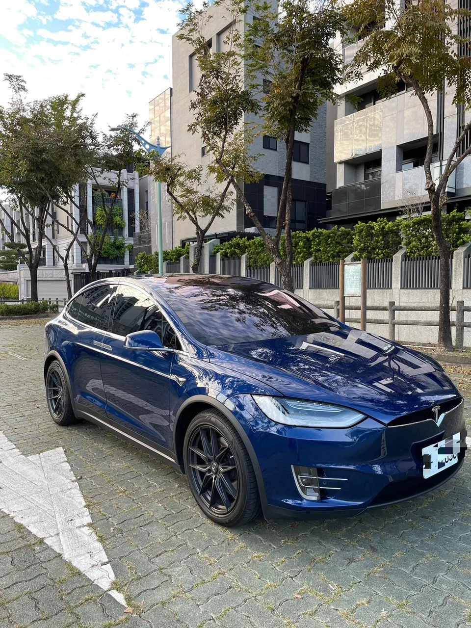Tesla Model X LR