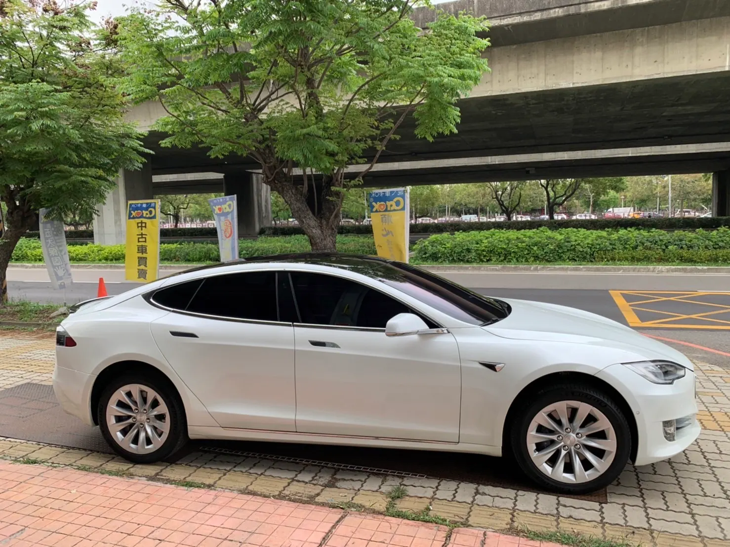 Tesla Model S LR 照片 1