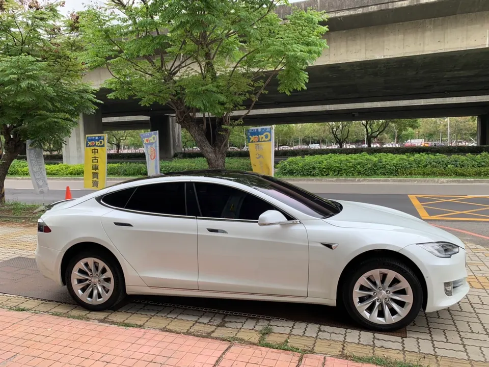 Tesla Model S LR