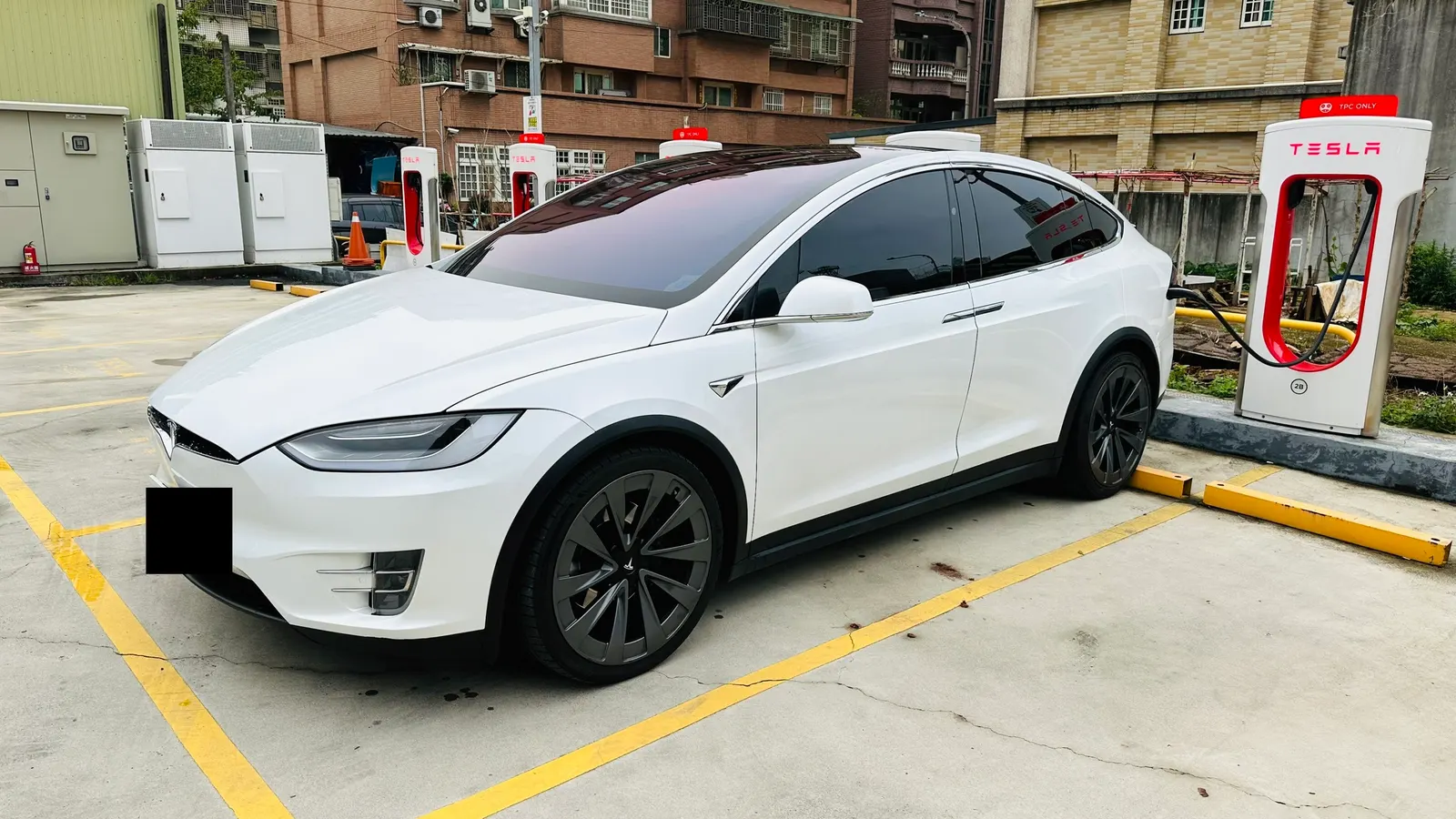Tesla Model X LR 照片 1